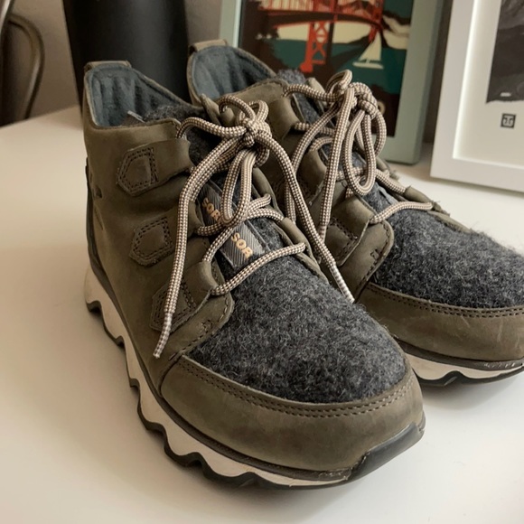 sorel fleece lined sneakers